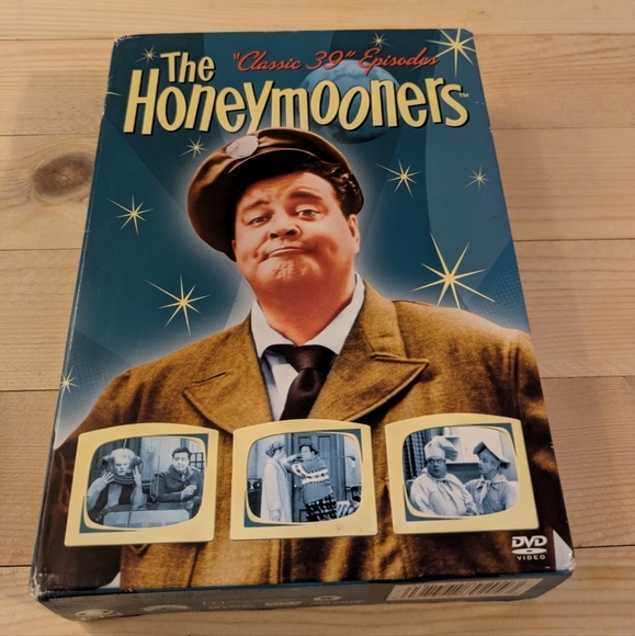The Honeymooners Classic 39 Episodes DVD Set Pre-owned - Picture 2 of 9